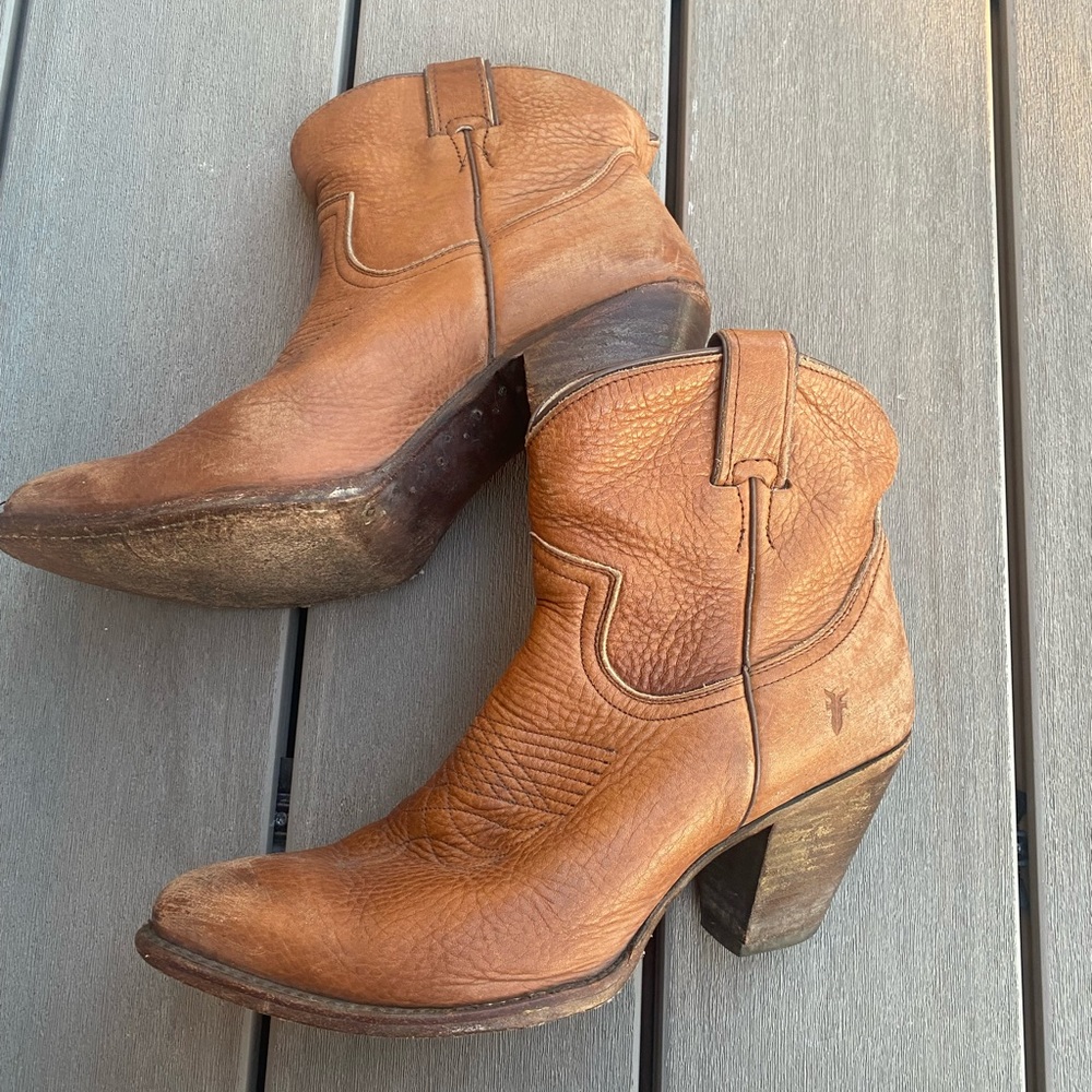 Fryes ankle cowboy bootie